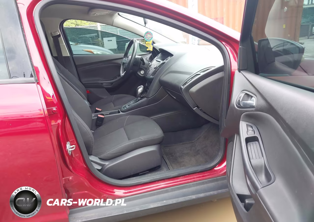 2016 Ford Focus Se VIN:1FADP3F22GL227230 - 5