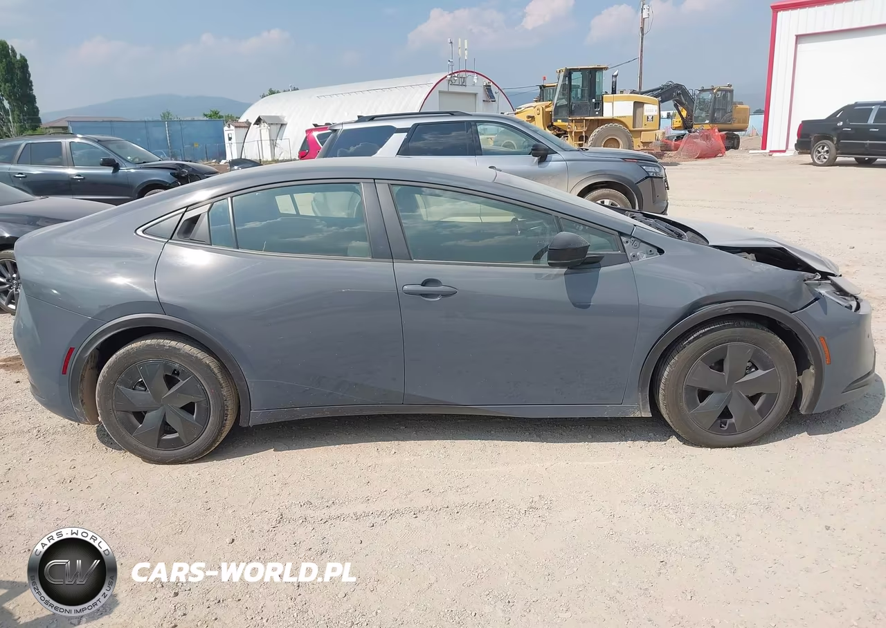 2026 Toyota Prius Le VIN:JTDACAAU5T3079249 - 14