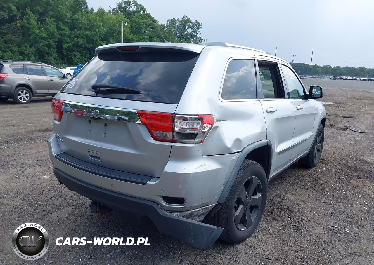 2011 Jeep Grand Cherokee Laredo VIN:1J4RR4GT0BC629581 - 4
