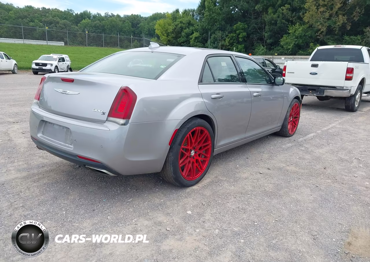 2016 Chrysler 300 300S VIN:2C3CCAGG2GH244546 - 4