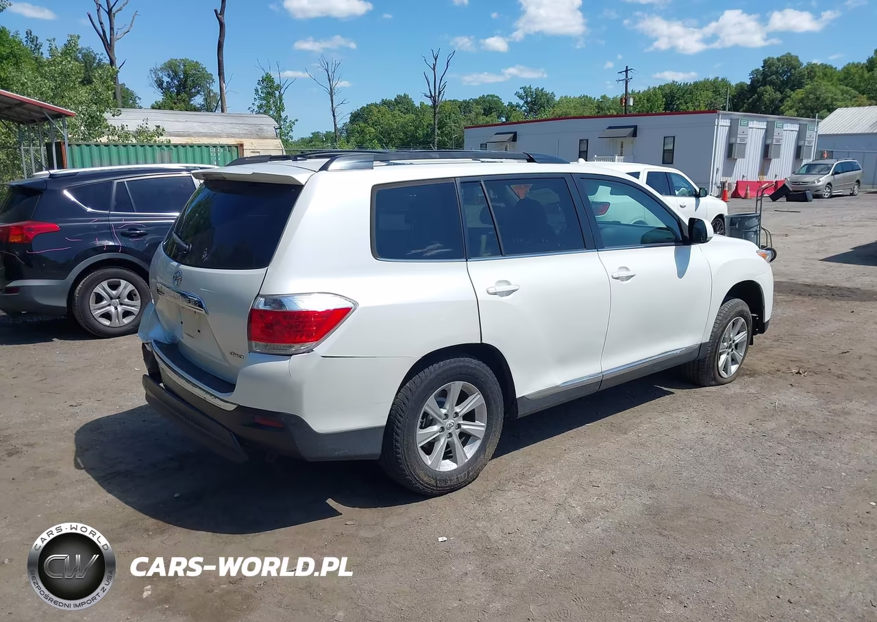 2012 Toyota Highlander Base V6 VIN:5TDBK3EH5CS112782 - 4