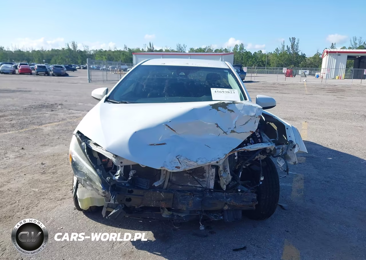 2017 Toyota Corolla Le VIN:5YFBURHEXHP607297 - 13