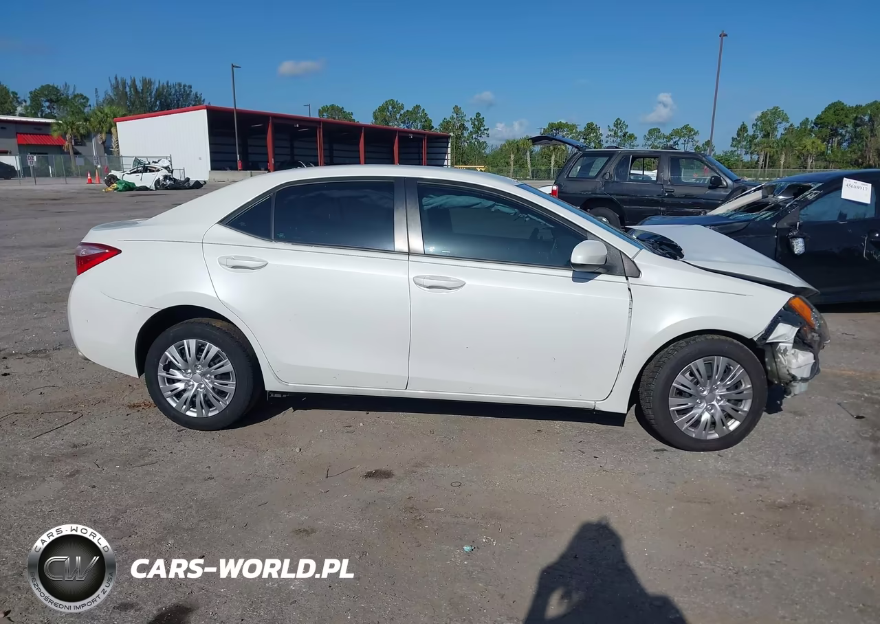 2017 Toyota Corolla Le VIN:5YFBURHEXHP607297 - 14