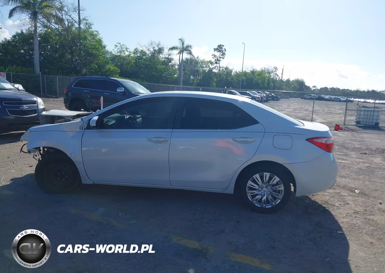 2017 Toyota Corolla Le VIN:5YFBURHEXHP607297 - 15