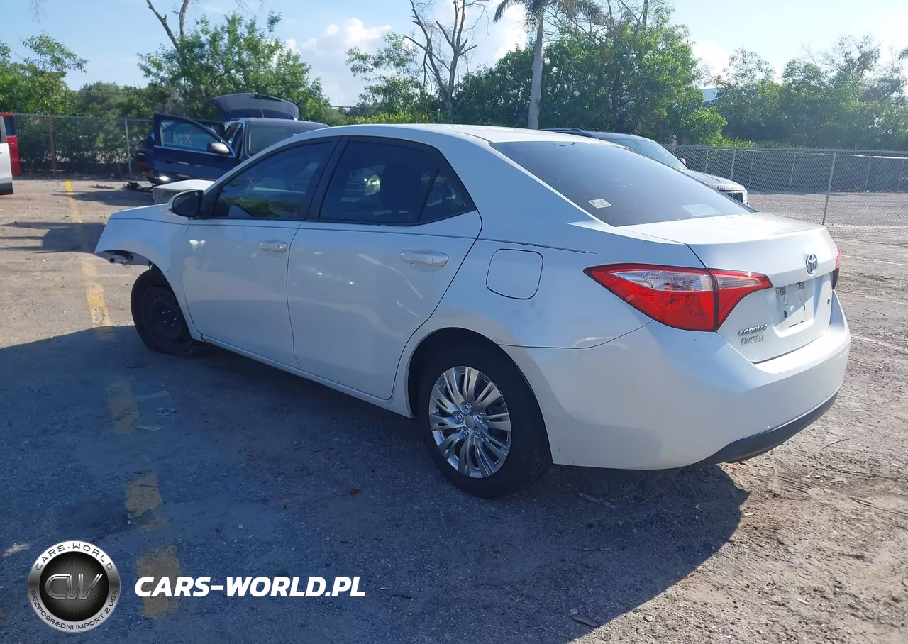 2017 Toyota Corolla Le VIN:5YFBURHEXHP607297 - 3
