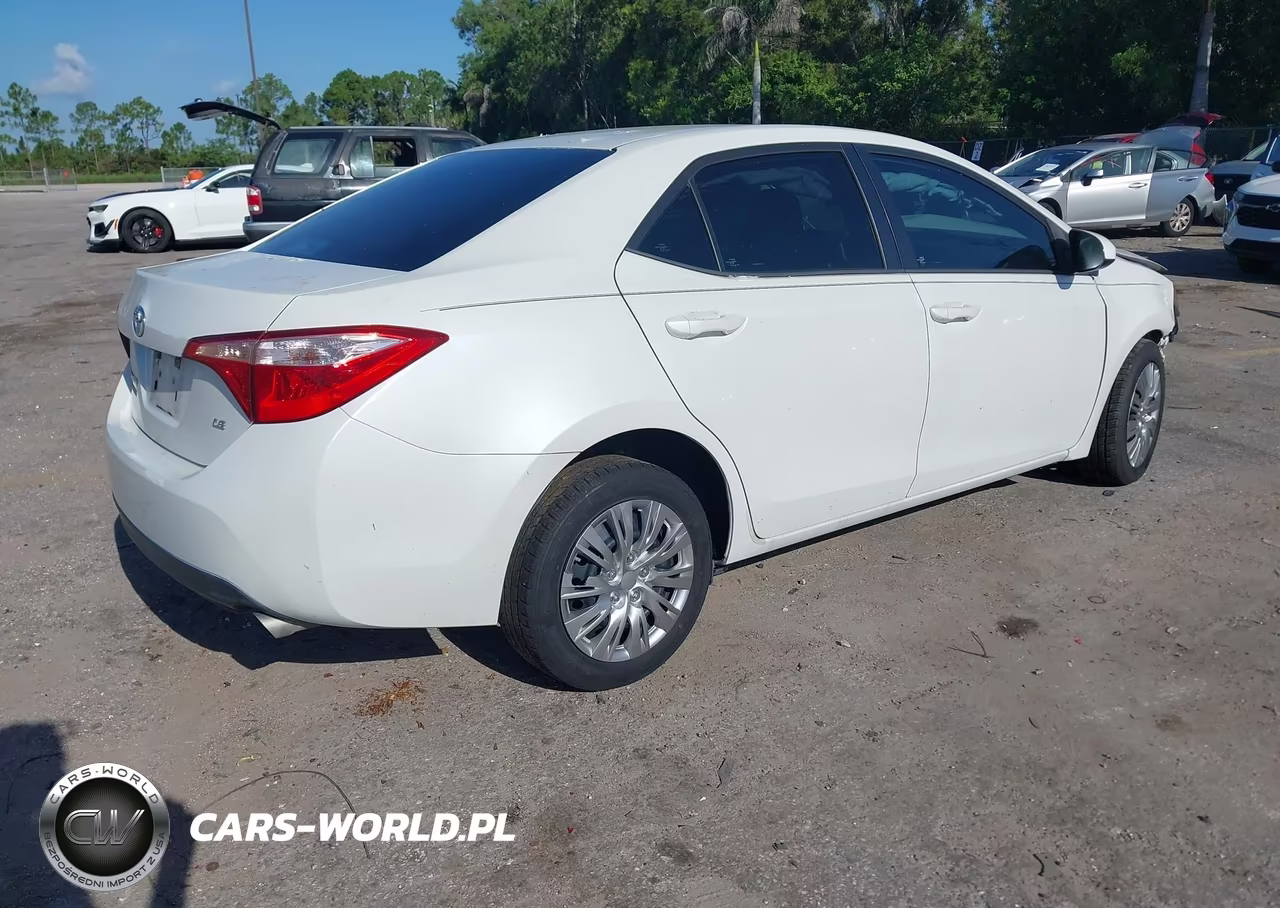 2017 Toyota Corolla Le VIN:5YFBURHEXHP607297 - 4