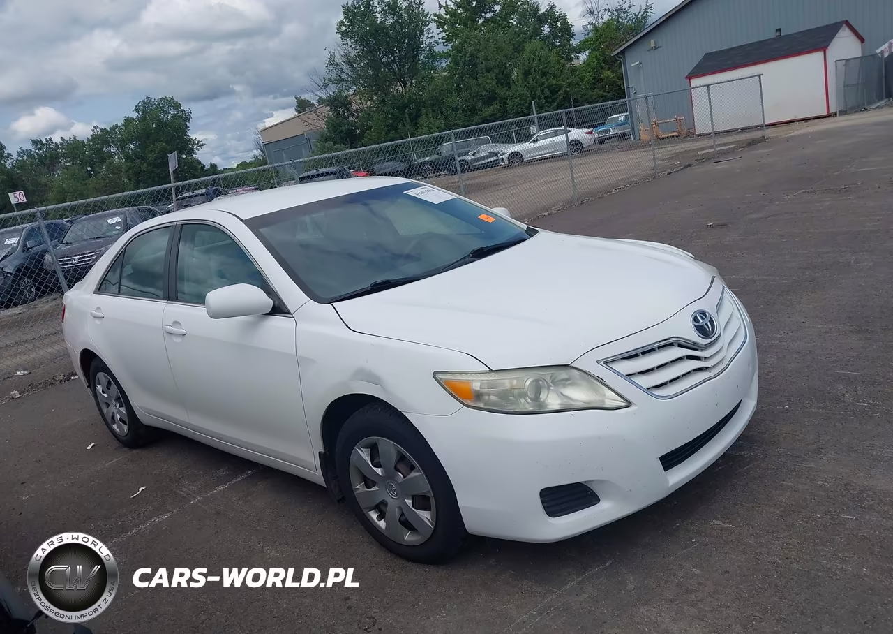 2011 Toyota Camry Le – zdjęcie 1 z 16