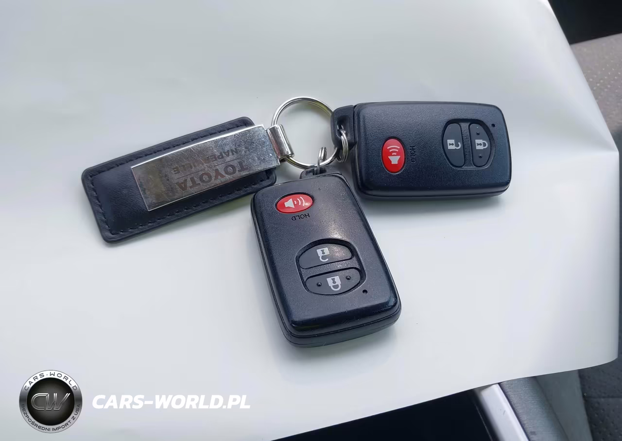 2014 Toyota Prius Two VIN:JTDKN3DU5E1798280 - 11