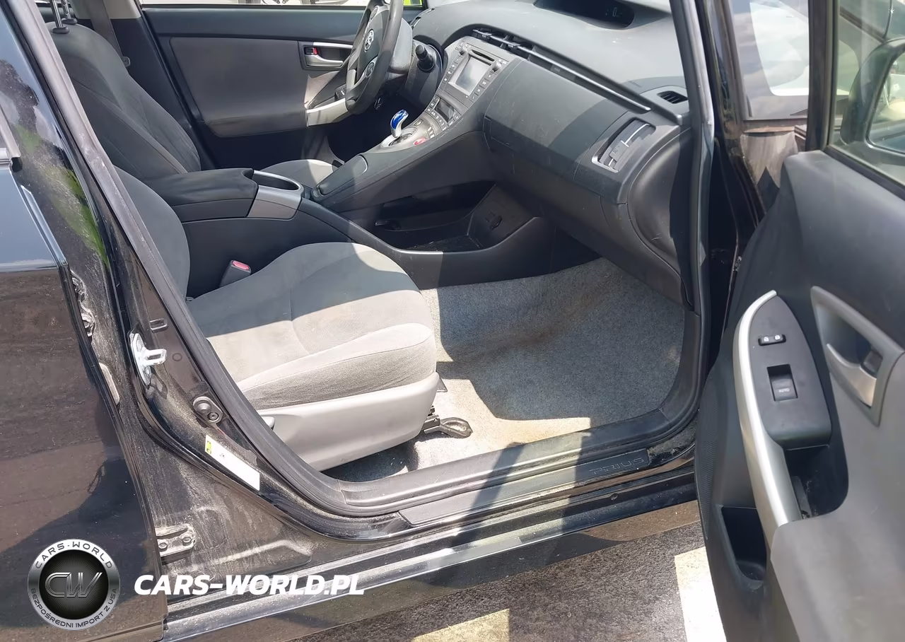2014 Toyota Prius Two VIN:JTDKN3DU5E1798280 - 5