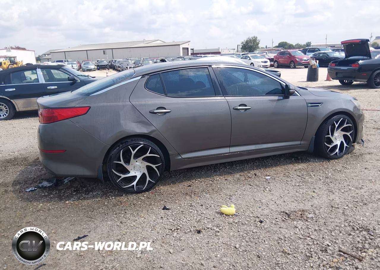 2015 Kia Optima Lx VIN:5XXGM4A79FG360932 - 4
