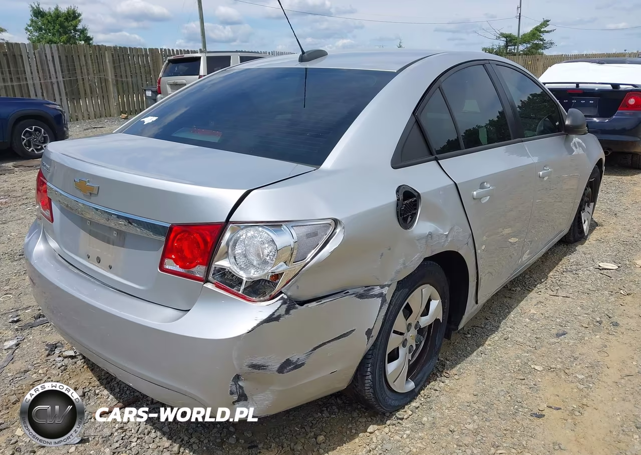 2015 Chevrolet Cruze Ls Auto VIN:1G1PA5SH0F7213082 - 4