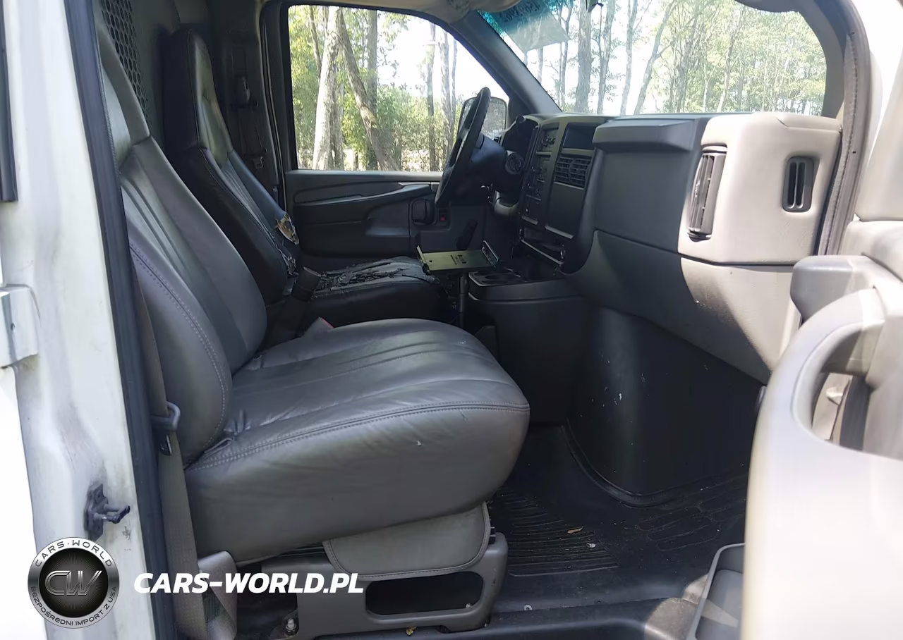 2004 Chevrolet Express VIN:1GCHG35U241136027 - 5