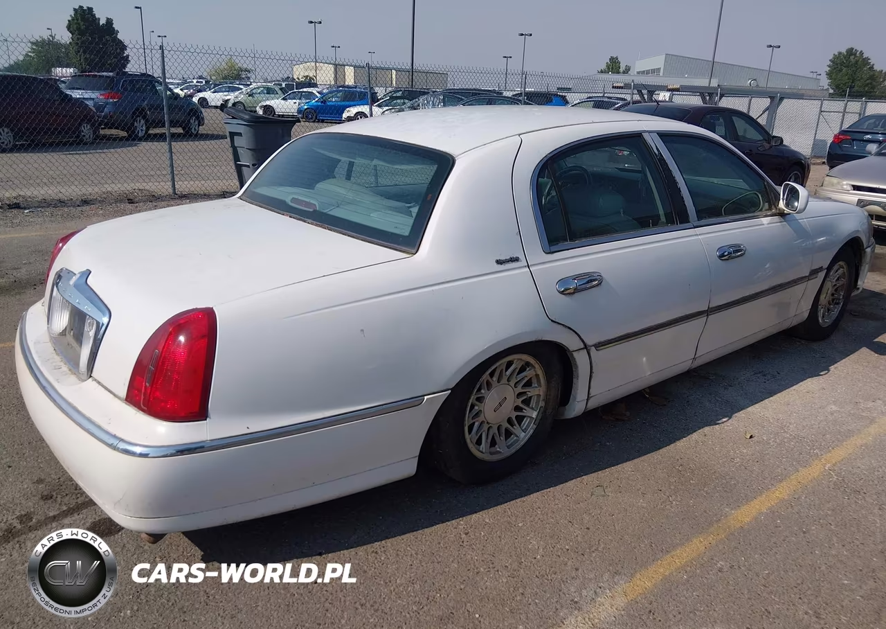 1998 Lincoln Town Car Signature VIN:1LNFM82W3WY676298 - 4
