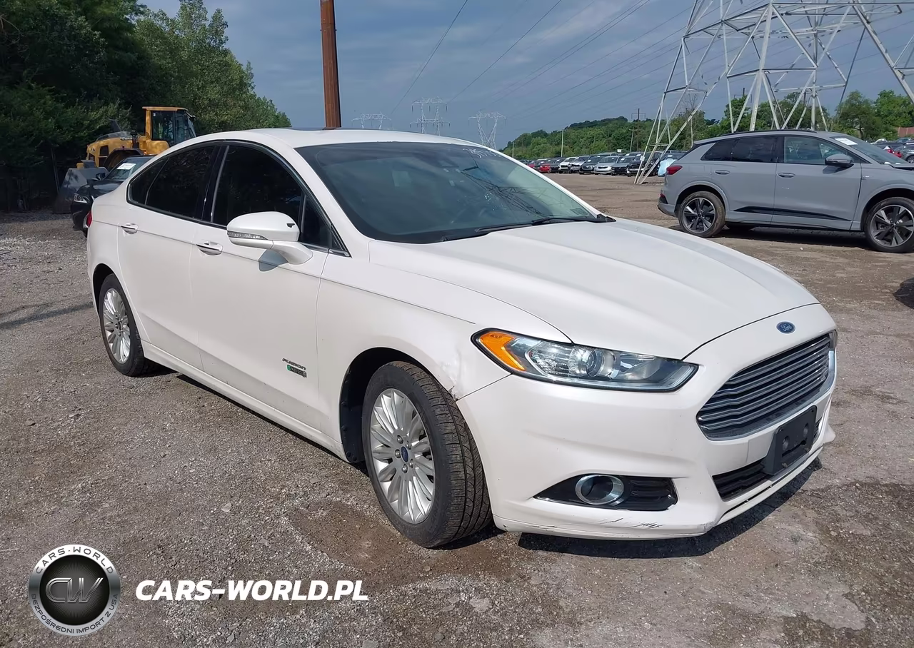 2014 Ford Fusion Energi Titanium VIN:3FA6P0SU2ER395155 - 1