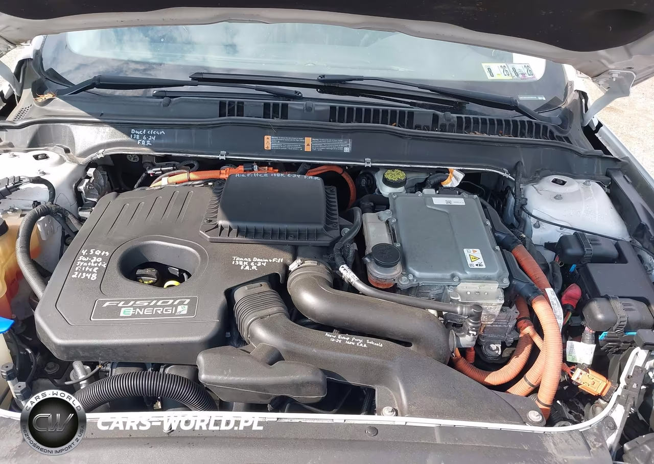 2014 Ford Fusion Energi Titanium VIN:3FA6P0SU2ER395155 - 10