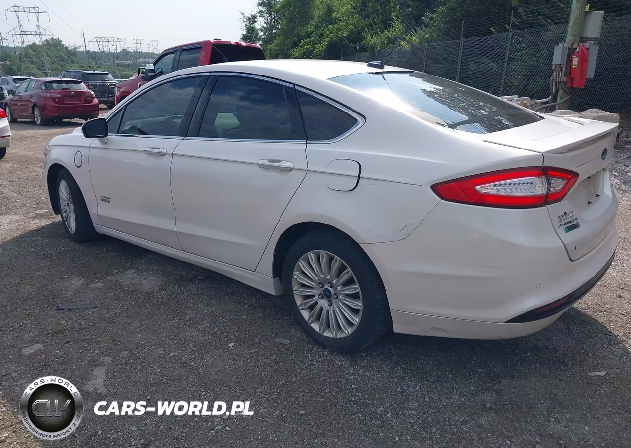 2014 Ford Fusion Energi Titanium VIN:3FA6P0SU2ER395155 - 3