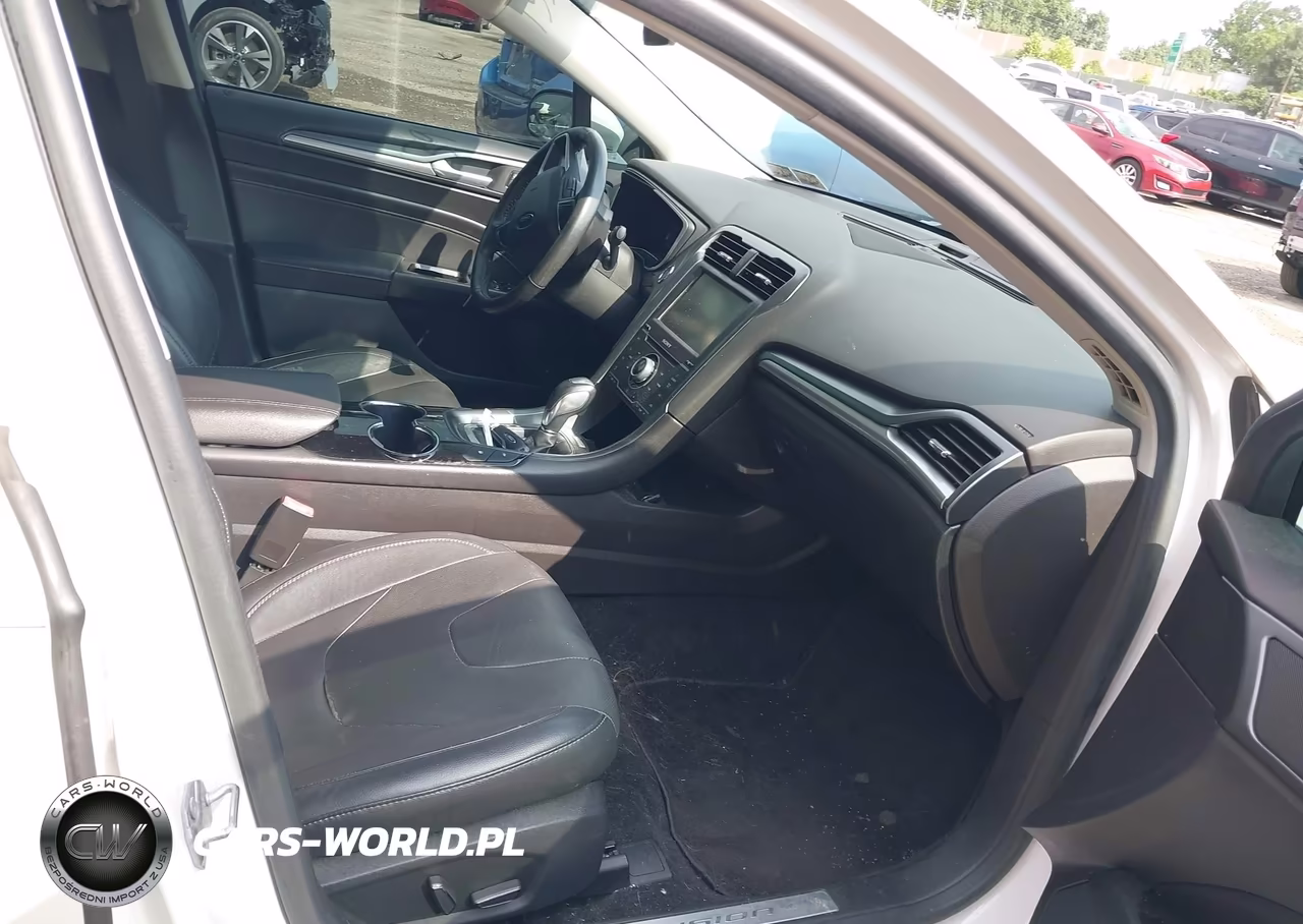 2014 Ford Fusion Energi Titanium VIN:3FA6P0SU2ER395155 - 5