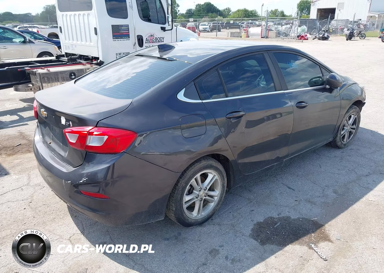 2017 Chevrolet Cruze Lt Auto VIN:1G1BE5SM5H7168803 - 4