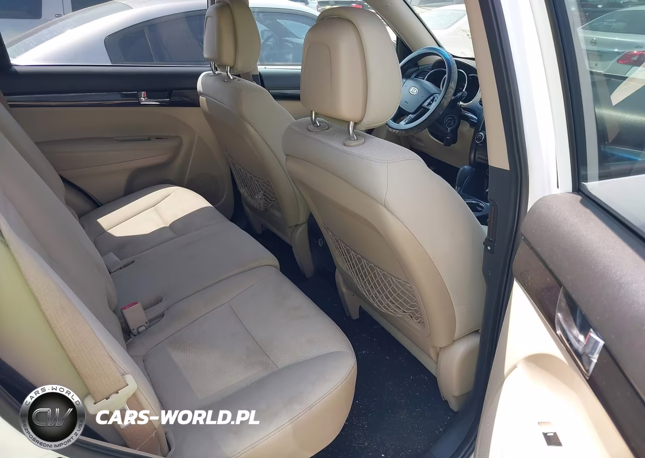 2011 Kia Sorento Lx VIN:5XYKTCA10BG011747 - 8