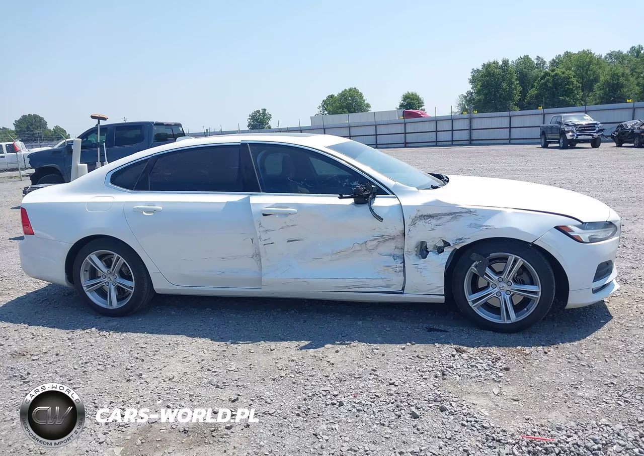 2018 Volvo S90 T5 Momentum VIN:LVY102AKXJP048994 - 13