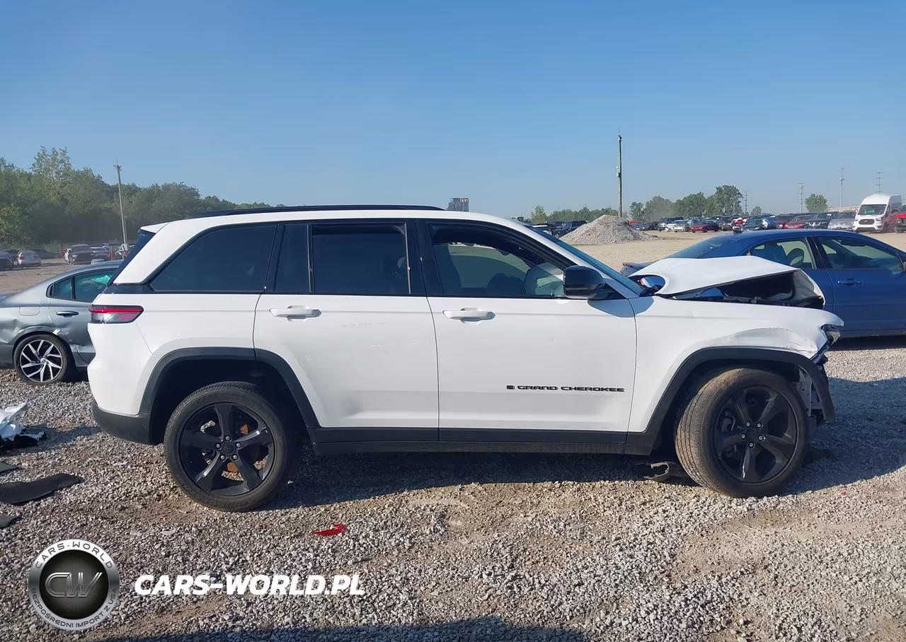 2024 Jeep Grand Cherokee Altitude 4X4 VIN:1C4RJHAG8RC216804 - 14