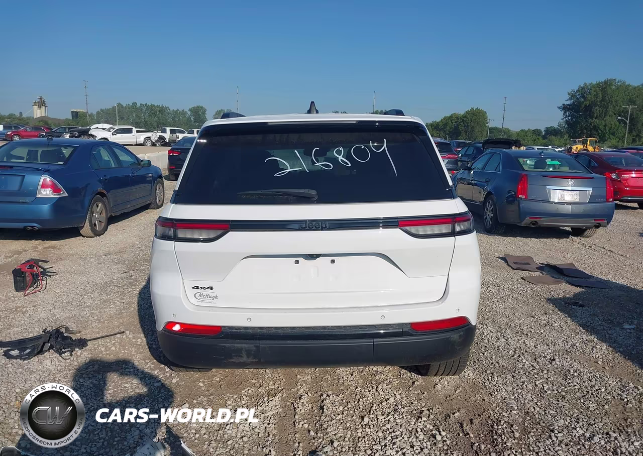 2024 Jeep Grand Cherokee Altitude 4X4 VIN:1C4RJHAG8RC216804 - 17