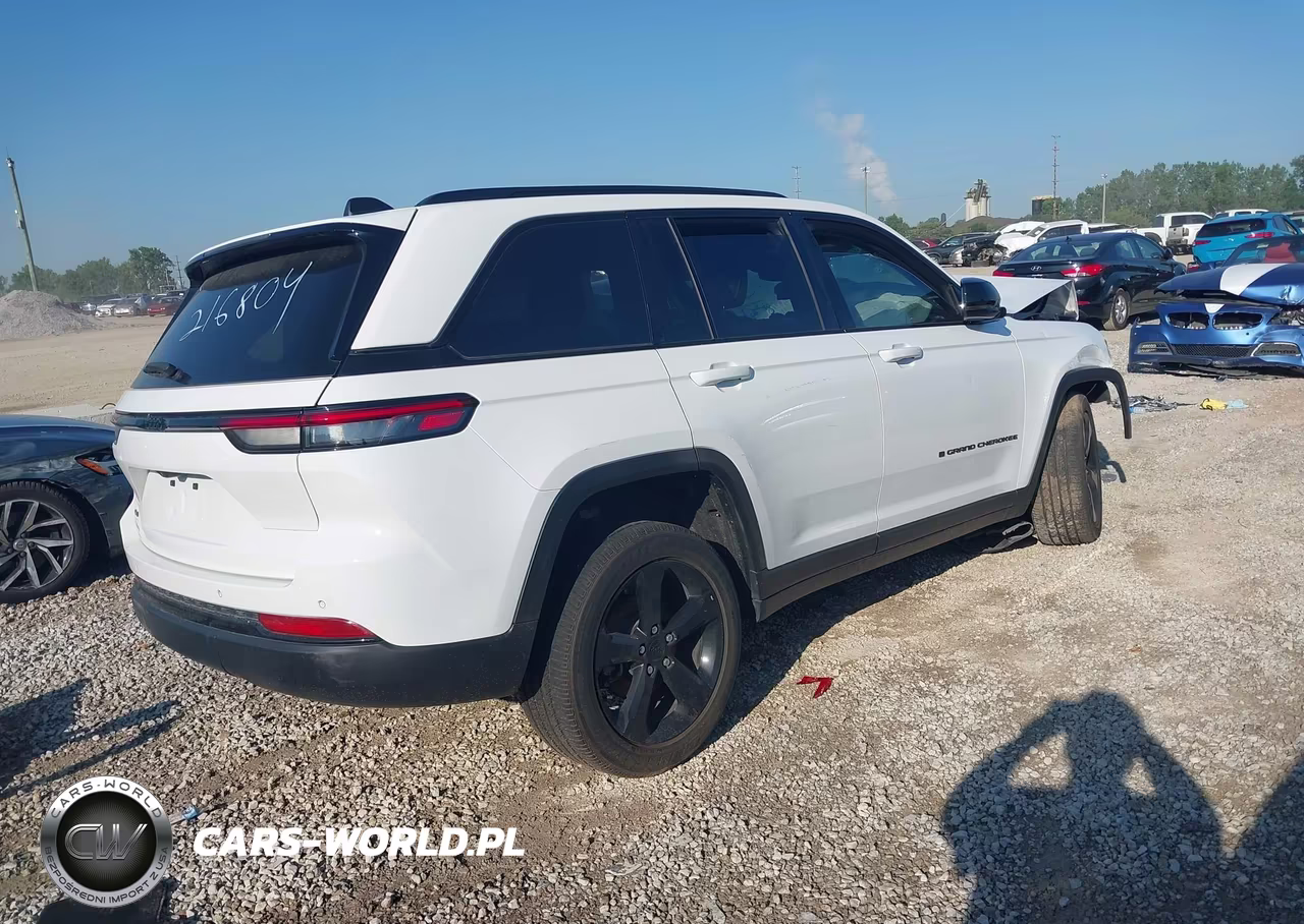 2024 Jeep Grand Cherokee Altitude 4X4 VIN:1C4RJHAG8RC216804 - 4