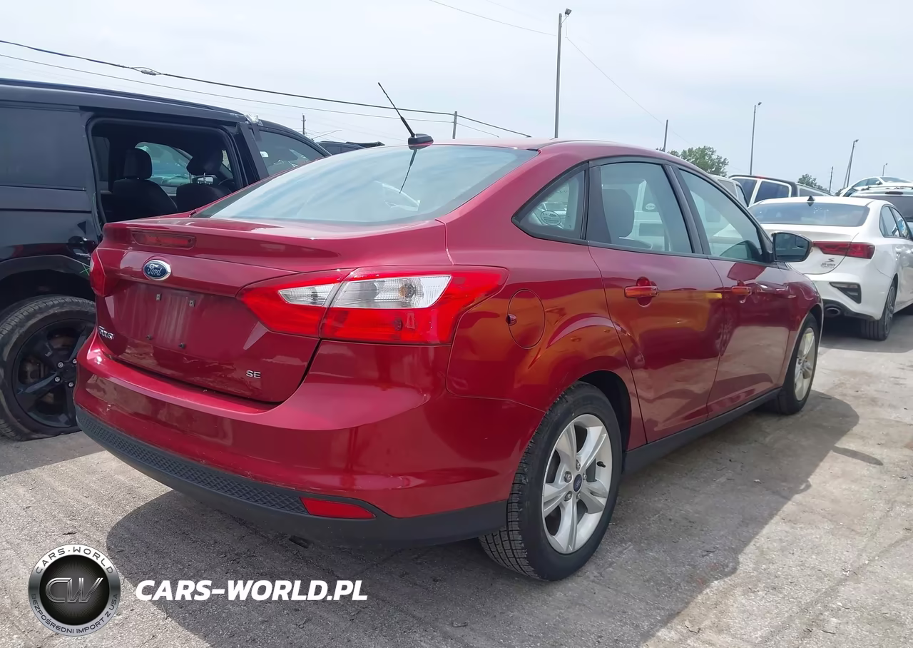 2014 Ford Focus Se VIN:1FADP3F28EL401878 - 4