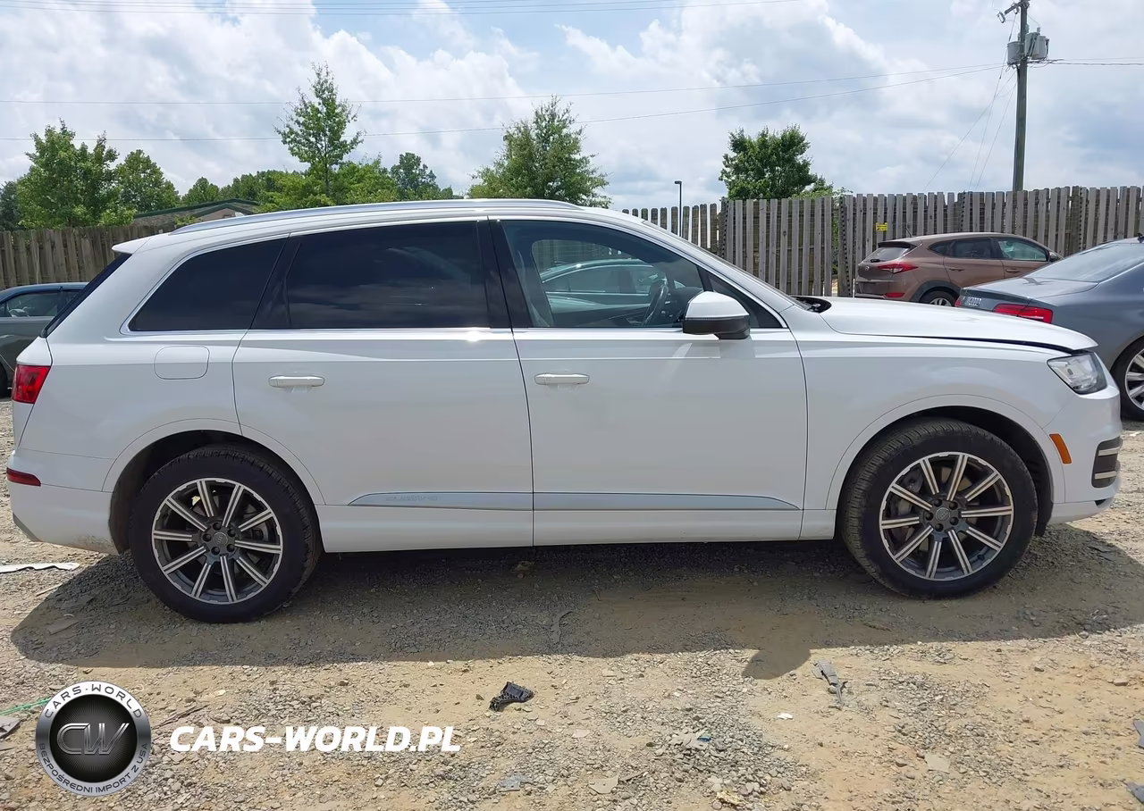 2017 Audi Q7 3.0T Premium VIN:WA1LAAF76HD050372 - 13