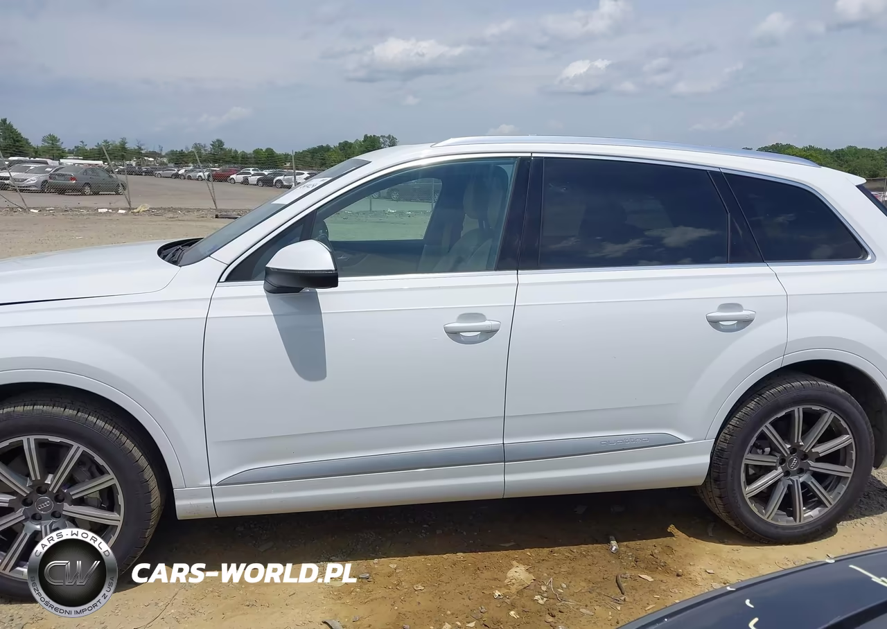 2017 Audi Q7 3.0T Premium VIN:WA1LAAF76HD050372 - 14