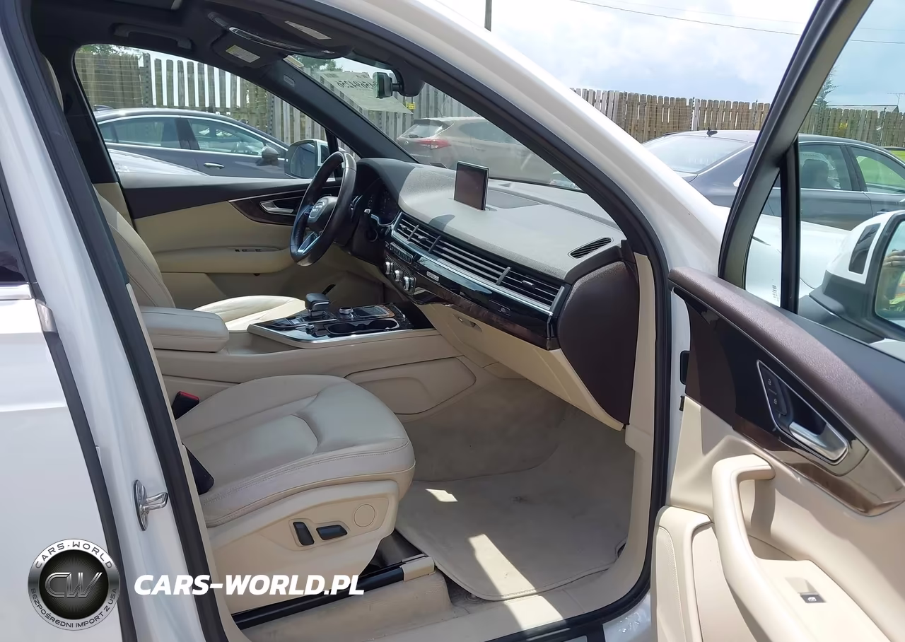 2017 Audi Q7 3.0T Premium VIN:WA1LAAF76HD050372 - 5