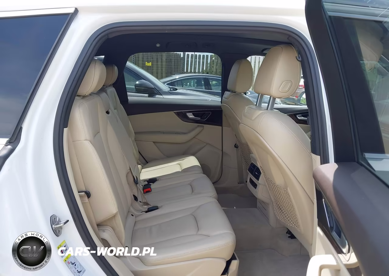 2017 Audi Q7 3.0T Premium VIN:WA1LAAF76HD050372 - 8