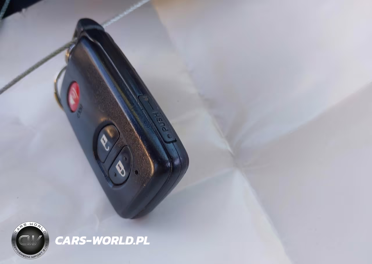 2011 Toyota Prius Two VIN:JTDKN3DU7B0269575 - 11