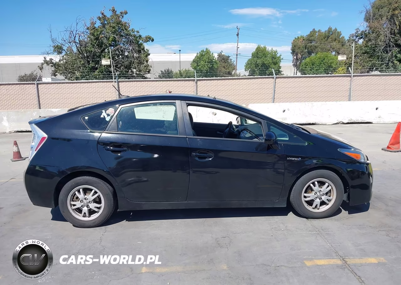 2011 Toyota Prius Two VIN:JTDKN3DU7B0269575 - 13
