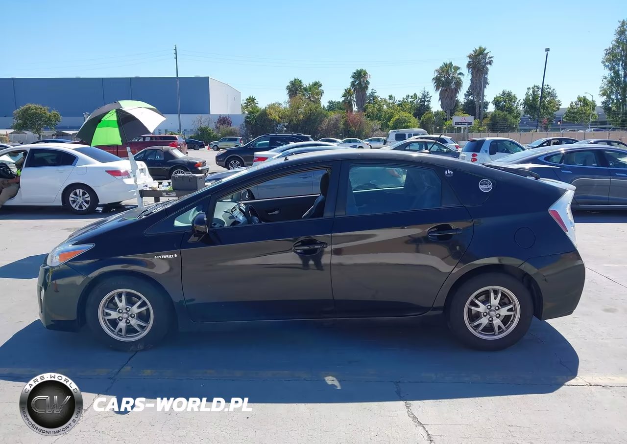 2011 Toyota Prius Two VIN:JTDKN3DU7B0269575 - 14