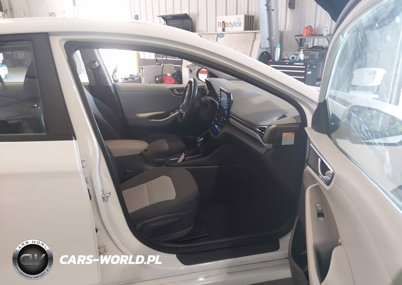 2020 Hyundai Ioniq Hybrid Blue VIN:KMHC65LC8LU220283 - 5