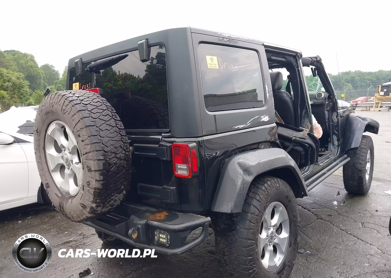 2015 Jeep Wrangler Unlimited Rubicon VIN:1C4HJWFGXFL621356 - 4