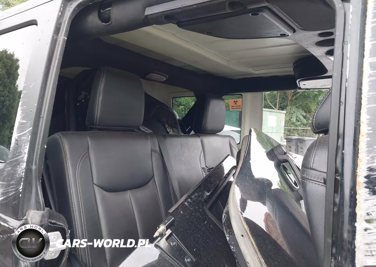 2015 Jeep Wrangler Unlimited Rubicon VIN:1C4HJWFGXFL621356 - 8