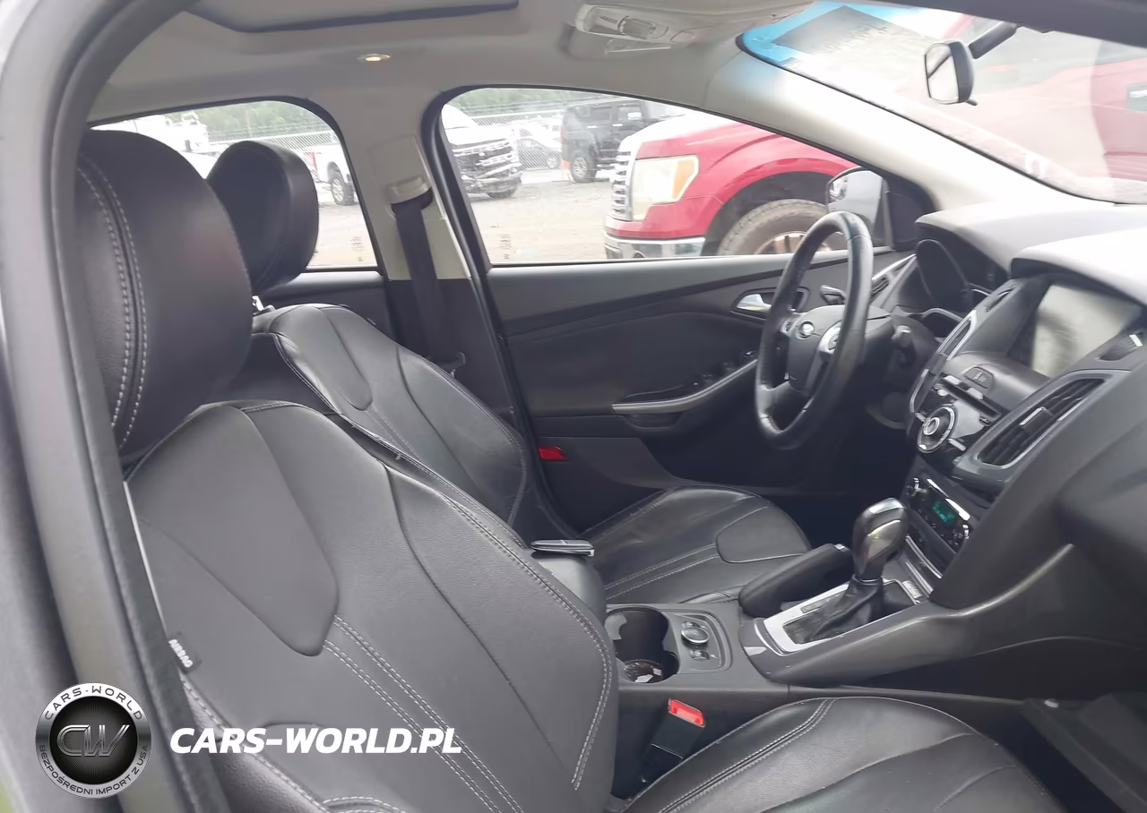 2014 Ford Focus Titanium VIN:1FADP3J21EL279579 - 5