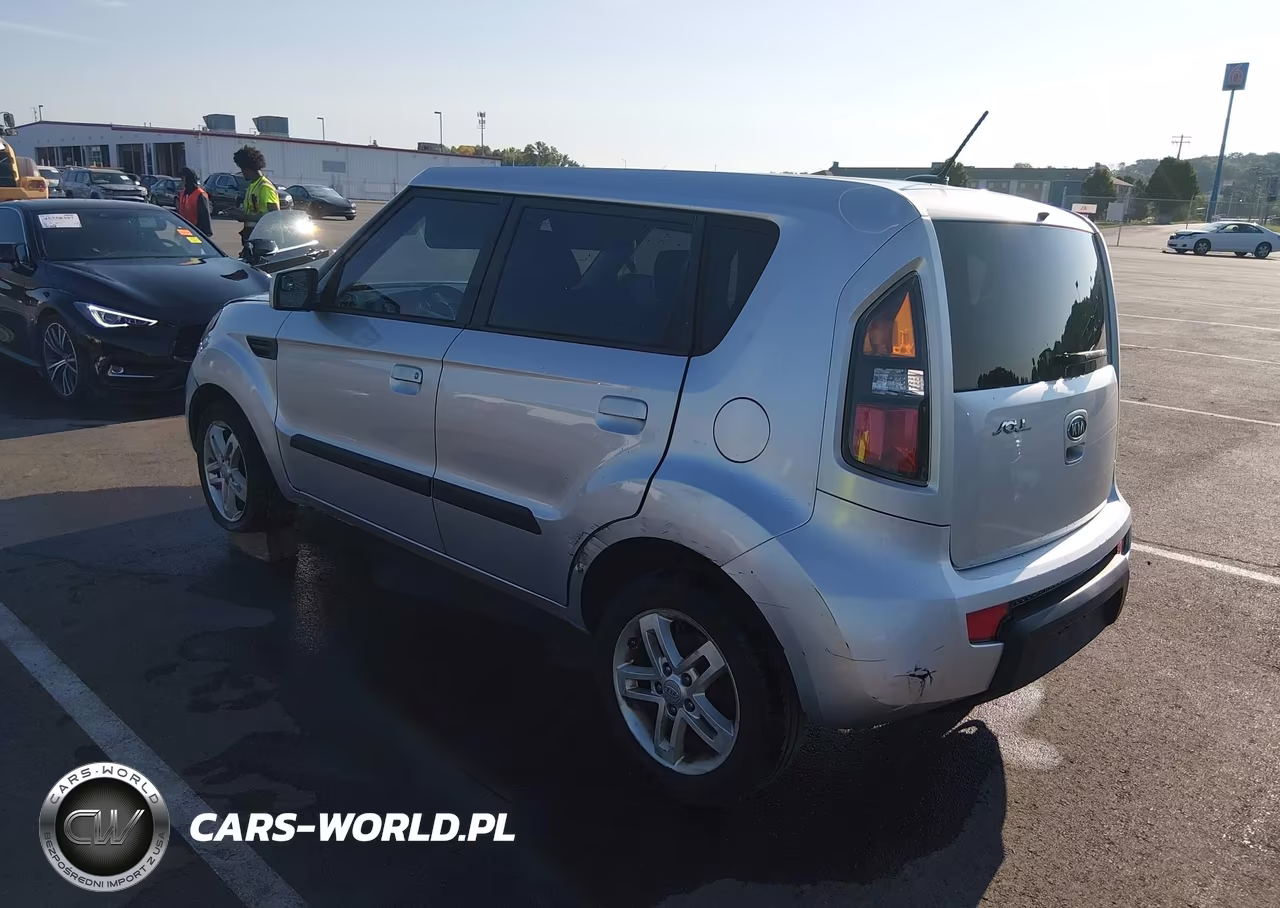 2010 Kia Soul + VIN:KNDJT2A24A7106628 - 3
