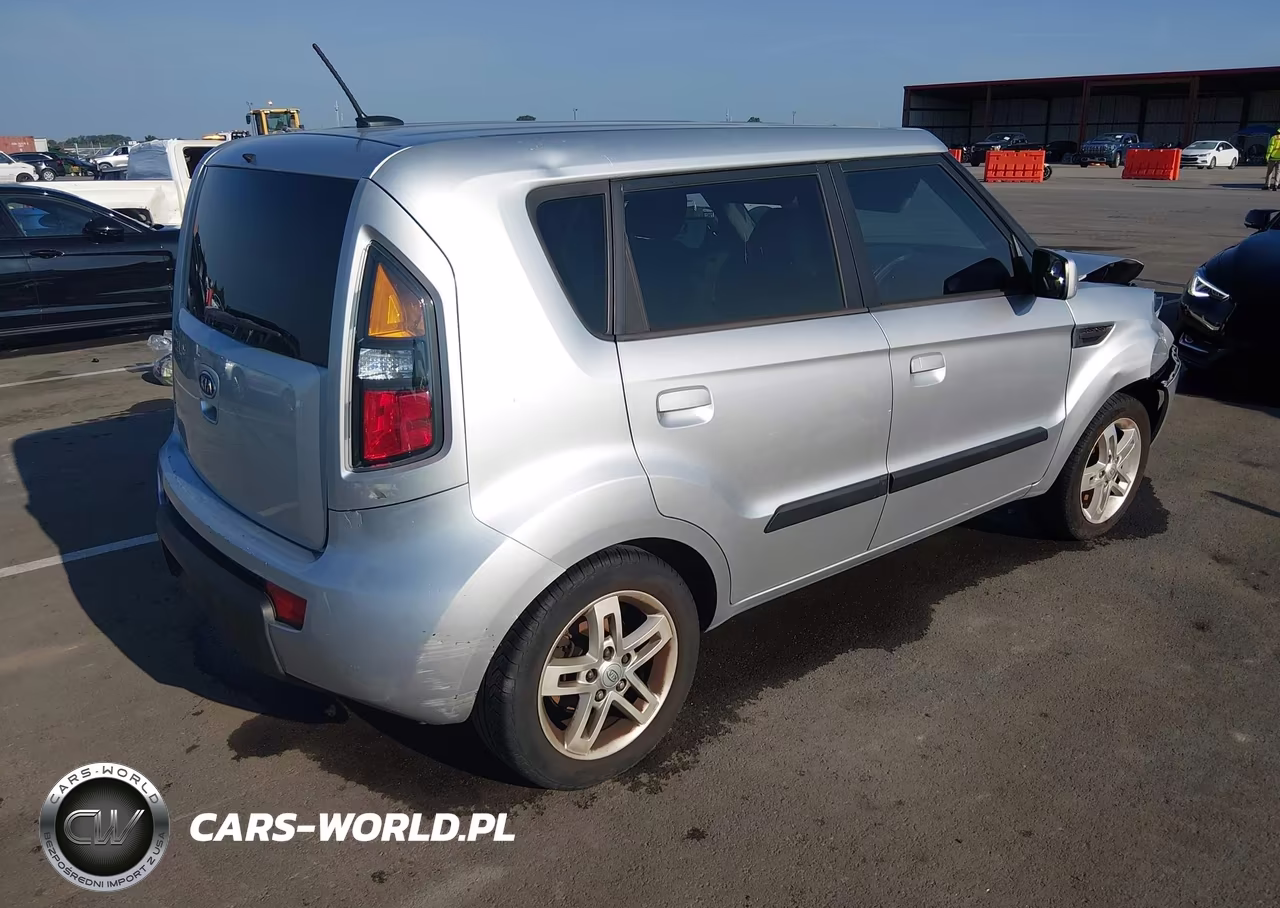 2010 Kia Soul + VIN:KNDJT2A24A7106628 - 4