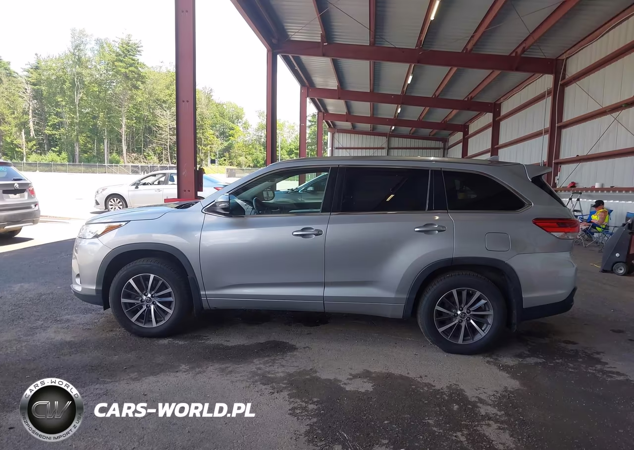 2017 Toyota Highlander Xle VIN:5TDJZRFH9HS377124 - 14