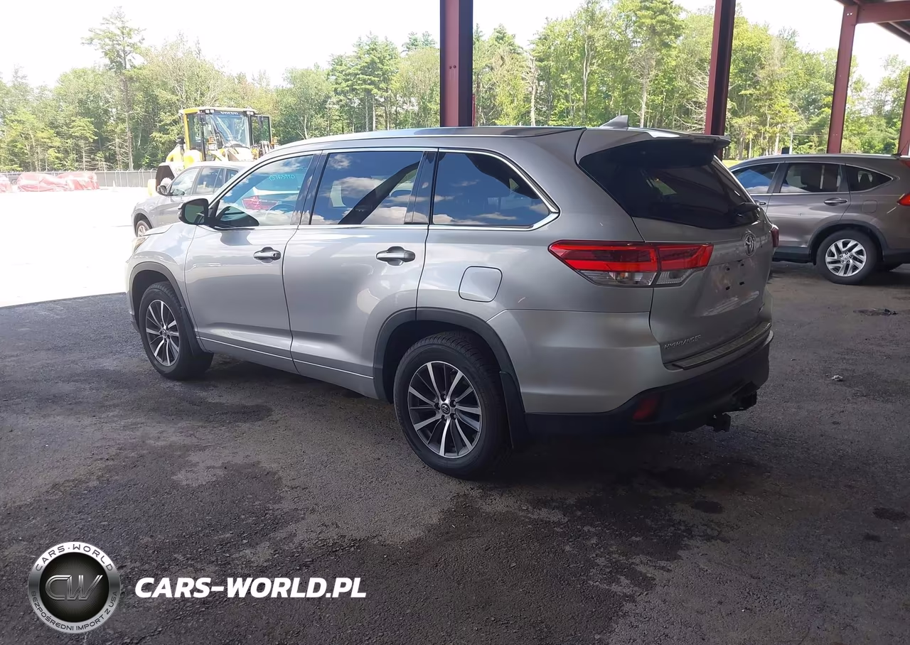 2017 Toyota Highlander Xle VIN:5TDJZRFH9HS377124 - 3