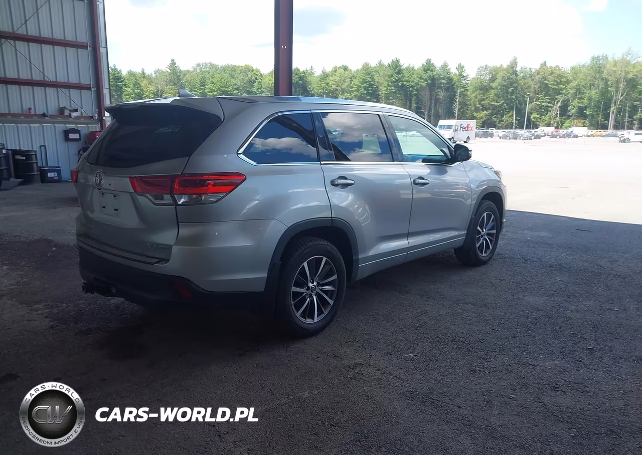 2017 Toyota Highlander Xle VIN:5TDJZRFH9HS377124 - 4