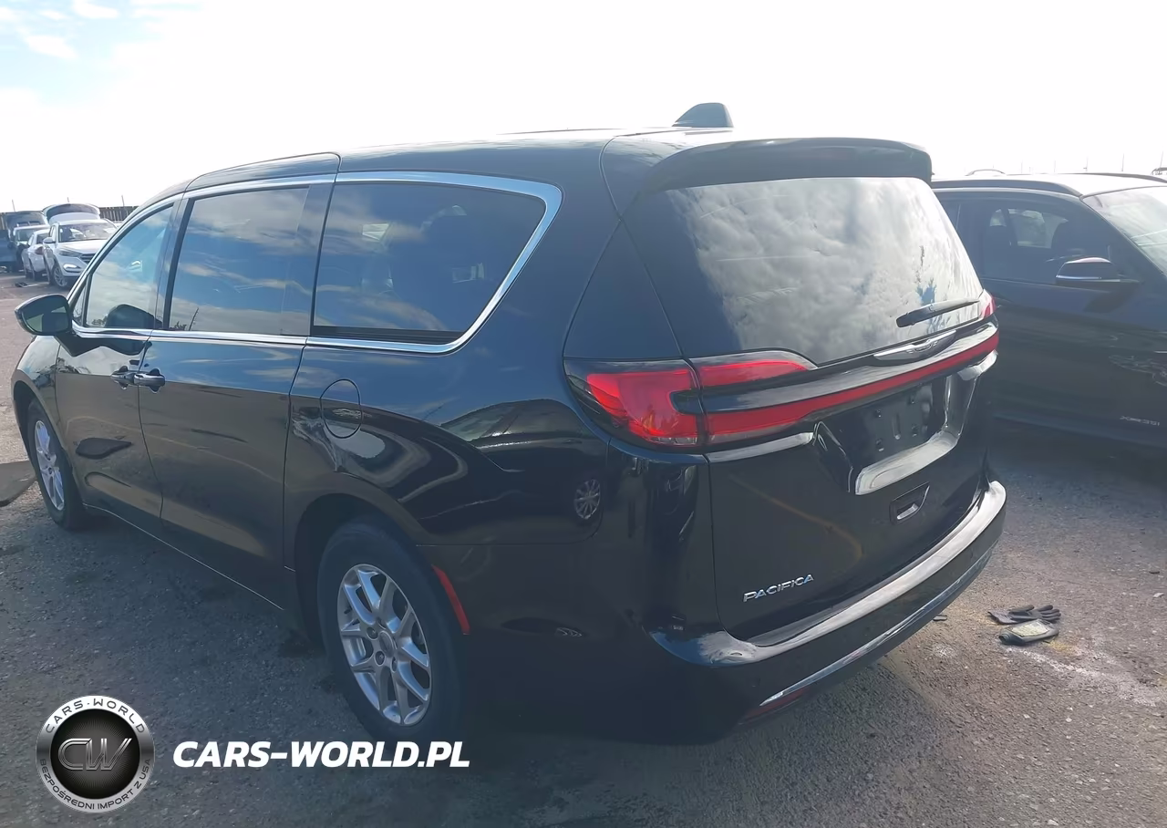 2024 Chrysler Pacifica Touring L VIN:2C4RC1BG5RR136576 - 3