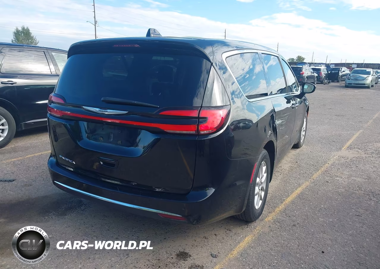 2024 Chrysler Pacifica Touring L VIN:2C4RC1BG5RR136576 - 4