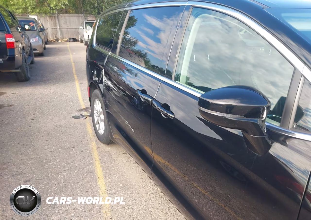 2024 Chrysler Pacifica Touring L VIN:2C4RC1BG5RR136576 - 6