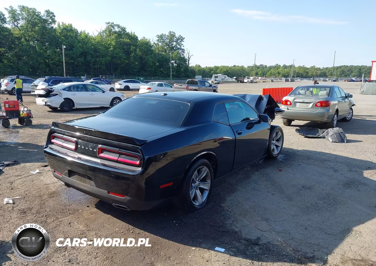 2019 Dodge Challenger Sxt VIN:2C3CDZAG5KH627779 - 4