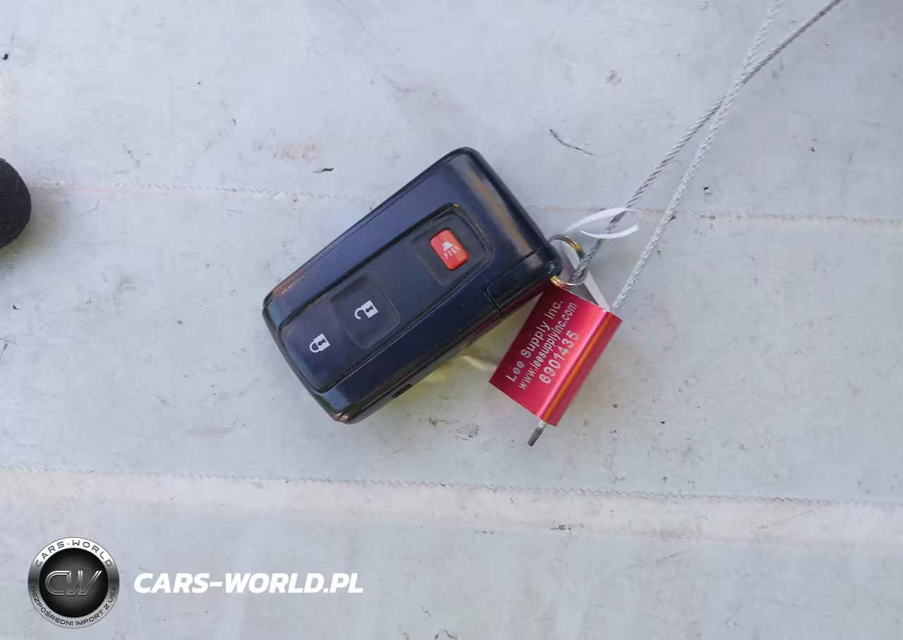 2004 Toyota Prius VIN:JTDKB20UX40077563 - 11