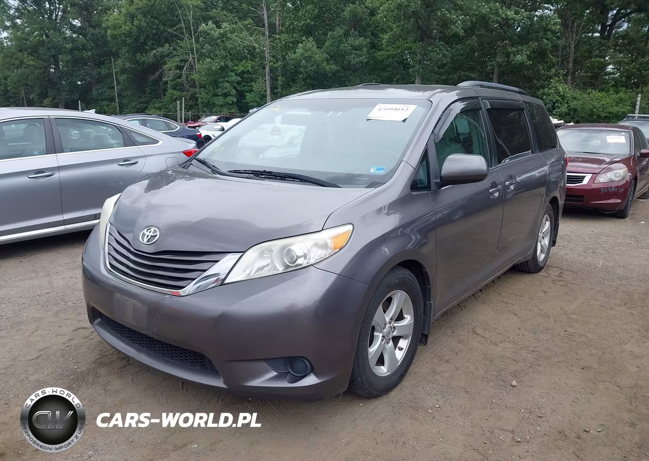 2017 Toyota Sienna Le 8 Passenger VIN:5TDKZ3DC7HS772377 - 2